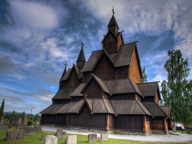 Una canción de dioses y dragones: qué hay detrás de los animales tallados en las iglesias de madera de Noruega